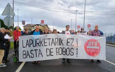 Autopistako bidesariaren kontrako elkarretaratzea, domekan, Durangon