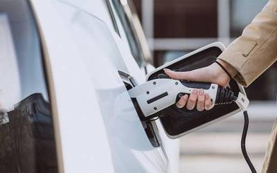Auto elektrikoei buruzko solasaldia antolatu dute ortziralean Donamarian