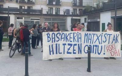 Arguedasko hilketa matxista salatzeko karrikara atera dira Beran
