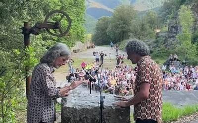[BIDEOA] Oreka TXek musika instrumentu bihurtu zuen Angurretako harria