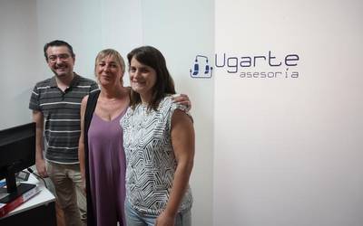 “Ama guztiak bezala, bezeroaren atzetik gabiltza gau eta egun, besteen betebeharrak konpontzeko asmoz”