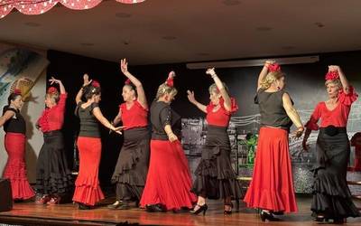 Sevillanen erritmoan bete da Al-Andalus elkartea Aste Kulturaleko ospakizunetan