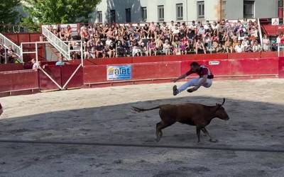 Errekortadoreen erakustaldiarekin ireki dute zezen-plaza