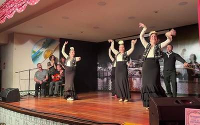 Sevillanen erritmoan bete da Al-Andalus elkartea Aste Kulturaleko ospakizunetan