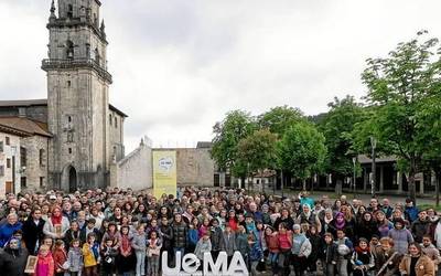 UEMAk udalerri euskaldunen atzerakada gelditzeko hamar neurri proposatu ditu