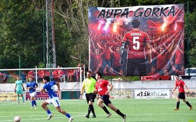 [ARGAZKIAK] Gorka Goñiri elkartasuna adierazi diote Giltxaurdin Baztan futbol talde nagusiaren etxeko azken partidan