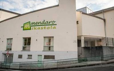 Euskararen inguruko bi formazio antolatu dituzte Mendaron, UEMAk, Udalak, ikastetxeak eta guraso elkarteak elkarlanean