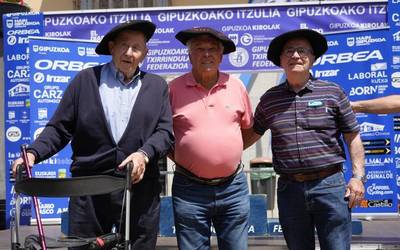Angel Egaña 'Txapasta', Enrike Gil eta Alex Ugalde omendu dituzte Deban, txirrindularitza sustatzeko egindako lanagatik