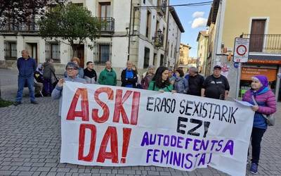 Arguedasen eraildako emakumea gogoratu dute