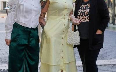 'Maltzaga' soinekoaz jardun dute Euskadi Irratiko 'Faktoria' irratsaioan Idoia Urubarruk, Vanesa Mateosek eta Sonia Archelik