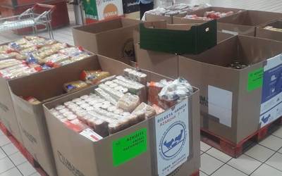Ekaineko lehen asteburuan egingo duten elikagai bilketarako boluntarioak eskatu dituzte