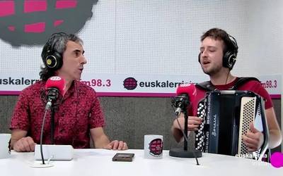 ‘Arnasa’, musika, antzerkia eta dantza uztartzen duen barne bidaia