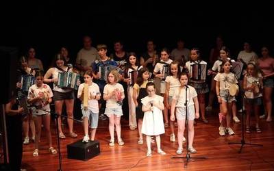 Trikiti, pandero eta txistu ikasleek hasi dituzte Ameikutz musika eskolaren ikasturte amaierako jaialdiak