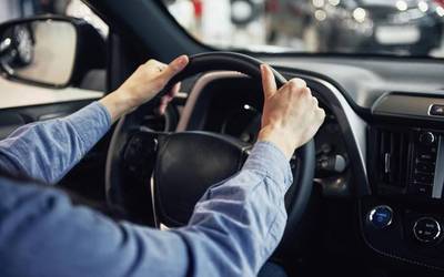 AuzoTaxi zerbitzua jarri dute martxan, auzoak eta erdigunea lotzeko