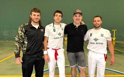 Gipuzkoako Herriarteko Gomazko Paletako final-laurdenak, domekan, Araneko frontoian