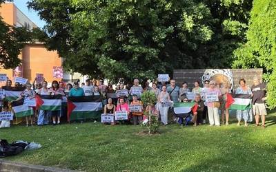 Haizea Urkixori harrera egin eta Israelek eraildako umeen omenezko olibondoa landatu zuten ostegunean Laudion
