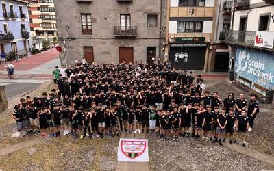 Herrian futbol harrobi sendoa dagoela nabarmendu zen Soraren denboraldi amaierako ospakizunean