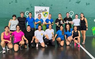 Amezketako Mirari Arteagak eta Maialen Senperenak irabazi dute I. Emakumezkoen Binakako Frontenis Txapelketa Lesakan
