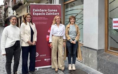Etxeko zaintzaileak kontratatu nahi dituzten familiei laguntza, Arrasateko ZainSare gunean