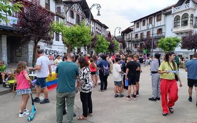 [ARGAZKIAK] Giro ederra izan dute Bortzirietako hizkuntza eta kultura aniztasun egunean