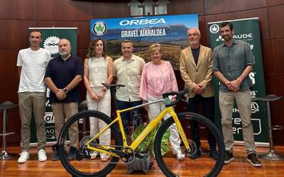 Dena prest Amurrion Orbea Gravel Aiaraldea ekimena hartzeko