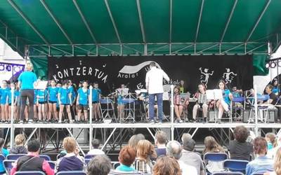 Ikasturtea bukatzeko kontzertu tematikoak emanen ditu Aralar Udal Musika Eskolak hainbat herritan