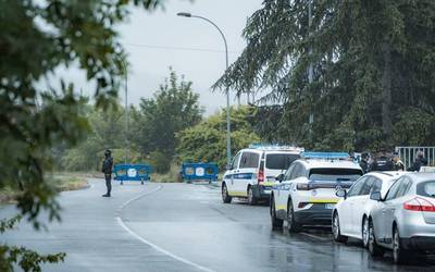 Fournier fabrika zaharra desalojatu du Poliziak