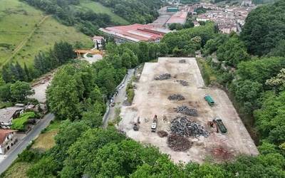 Luberrondoko lantegia eraitsi du Arcelor Mittal enpresak Lesakan