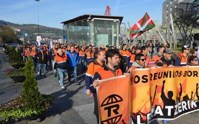 Tubos Reunidoseko langileek Legez Besteko Proposamena eramango dute Madrilgo Kongresura, Podemosen eskutik