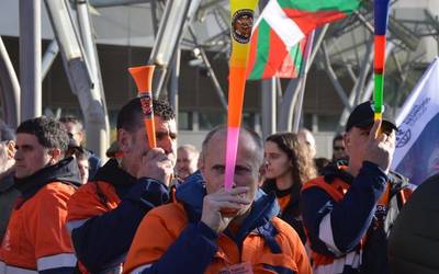 ELAk azpimarratu du Tubos Reunidoseko administrari konkurtsalak asmo bera adierazi duela lantegi guztietan eta ez dituela zatitu nahi