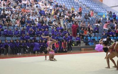 Dragoi taldeko gimnastek ikasturte bukaerako erakustaldia egin dute