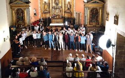Musika, elkartasuna eta giro polita Berroetan minbiziaren kontra