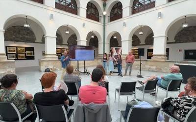 'Karanketan' izena hartu duen Arrasateko Elikadura Mahaia aurkeztu dute