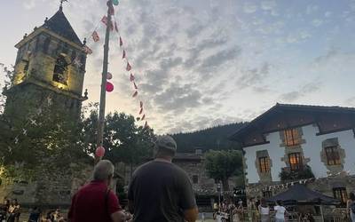 [EGITARAUA]: Andoni Oilokiegi, Nevadah eta DJ Bull, besteak beste, Axpeko San Juan jaietan