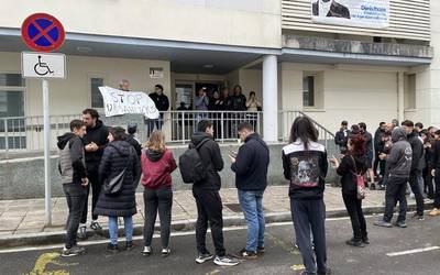 Elorrion gaur egitekoa zen etxegabetze bat atzeratu egin dute
