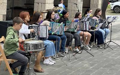 [ARGAZKIAK] Ikasturtea borobiltzeko, kontzertuak eman dituzte Berako Musika Eskolako ikasleek