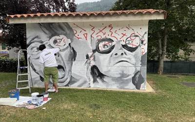 'Ikusgarriak Gara' egitarauaren barruan mural-margotzea egin dute Arrasaten