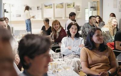 Mendibile Jauregiak Bizkaiko Txakolinaren erakusketa-gunea berritu du