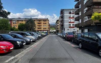 Azken urtean hartutako neurriek Abadiñoko aparkalekuen arazoa "hobetu" dutela dio udalak