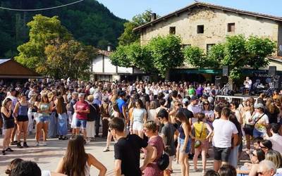 Giro paregabean agurtu dute erromeria denboraldia Aristerrazun