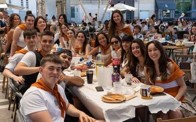 Sanpedropekoak, jaietako jantziari hautsa kentzeko aitzakia bikaina