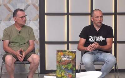 Zuhaitzak eta arbolak Euskal Herrian: "Liburuak kultura eta natura bat direla azaltzen du"