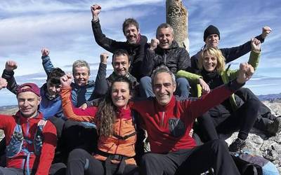 Pico Palasera irteera antolatu du abuztuan Aurrera Mendibil Mendi Taldeak
