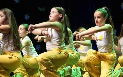 Born to dance dantza eskolaren ikuskizuna, etzi