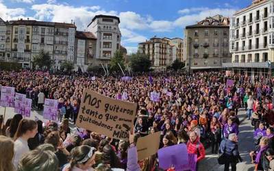 Hamalau urteko kartzela zigorra ezarri diote gizon bati bikotekideari tratu txarrak eman eta bortxatzeagatik