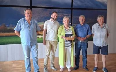 Igandeko San Joan Azoka bertan behera utzi behar izan dute Urduñan, baina Maria Angeles Arbaizagoitia omendu dute, gutxienez
