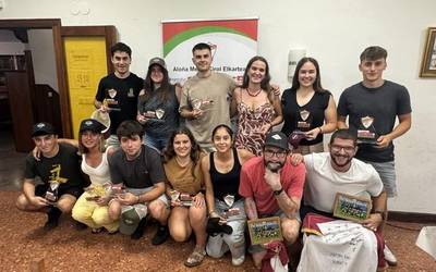 Aloña Mendiko futbol sailekoek jokalariei sariak banatuta bukatu dute denboraldia