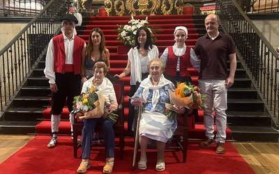 Bitoriana Goitia eta Jacinta Ayastuy omendu ditu Pake Lekuk