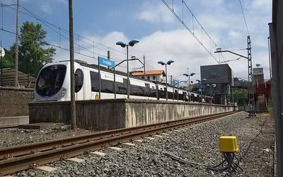Euskotrenek gaueko tren zerbitzu berezia jarri du San Pelaio jaietarako