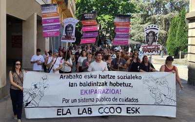 Esku hartze sozialeko langileek esku hartzea eskatu diote Aldundiari, seigarren greba egunean